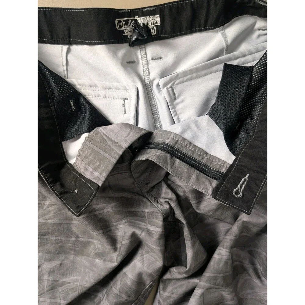 Huk Performance Fishing Shorts Men's 28 Gray Graphic Fish Print Hybrid Board - Picture 14 of 14
